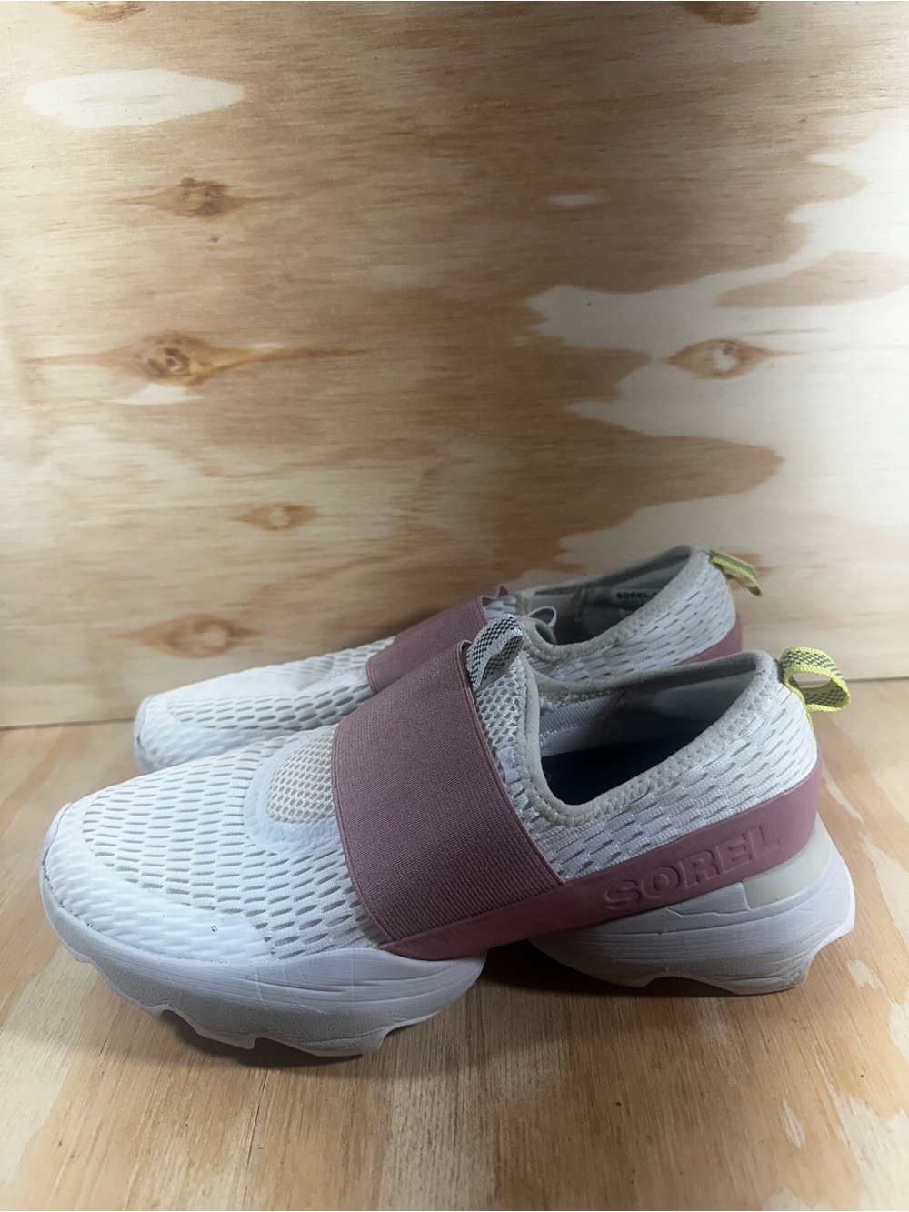 Sorel Kinetic Impact White & Dusty Pink Slip-On Mesh Sneakers Women’s Size 9